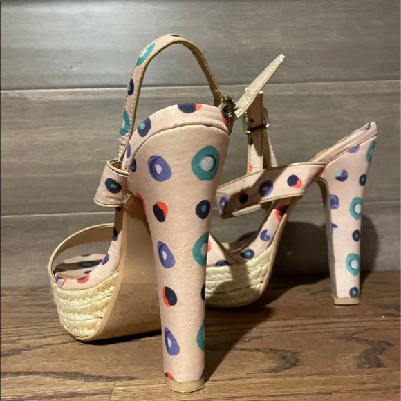 Heels - Picture 2 of 4